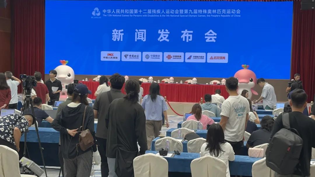 导盲兔参加残特奥会新闻发布会高科技辅助器具展示